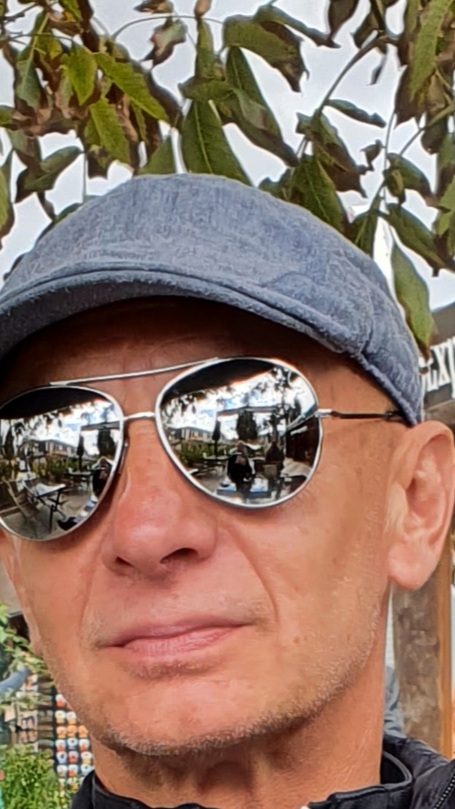 Portret avtorja — prof. dr. Bojan Grum